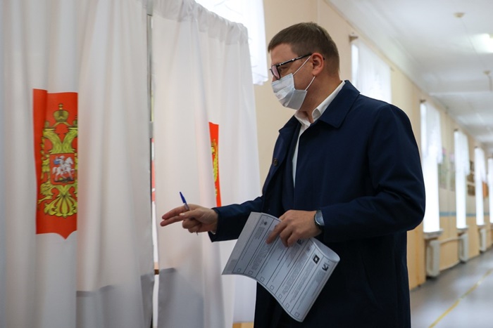 Алексей Текслер проголосовал на выборах в Госдуму в родной школе на ЧМЗ 