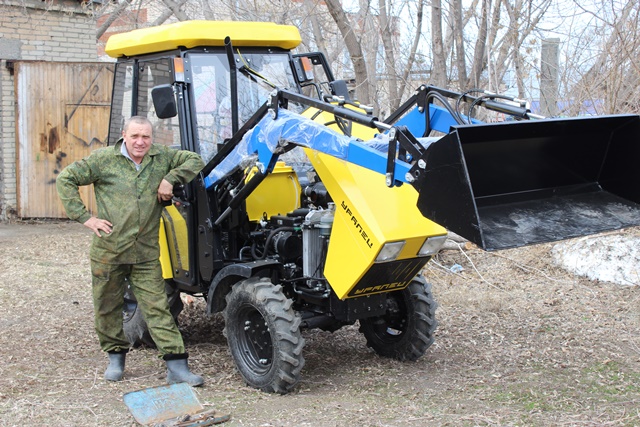 Для стадиона приобретен мини-трактор «Уралец»