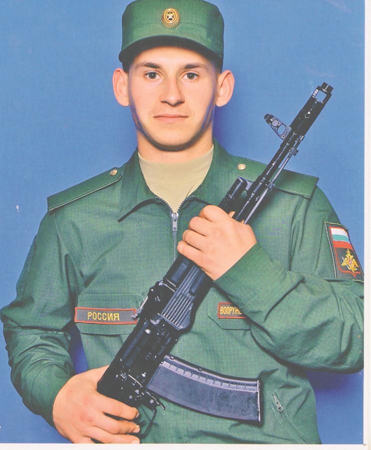 Ефрейтор Пузеев был награжден за отличие в службе