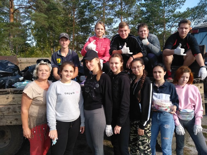 Школьники 11 «А» дали старт экомарафону «Чистый берег Урала»