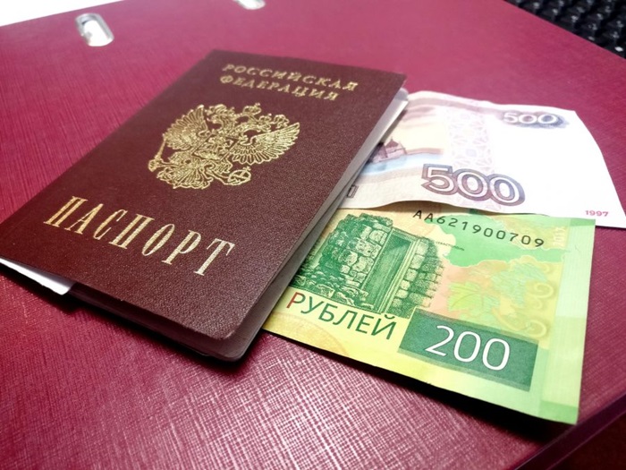 В августе пенсионерам выплатят по 700 рублей