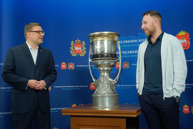 Никита Нестеров привёз в Челябинск Кубок Гагарина