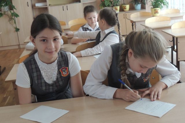 В Октябрьском районе ведется прием документов на получение денежного пособия к школе