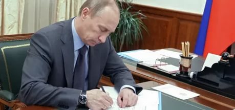 Президент РФ подписал закон о введении электронных больничных