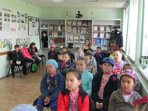 Полицейские района  провели экскурсию в музее МВД для учащихся  пришкольного лагеря