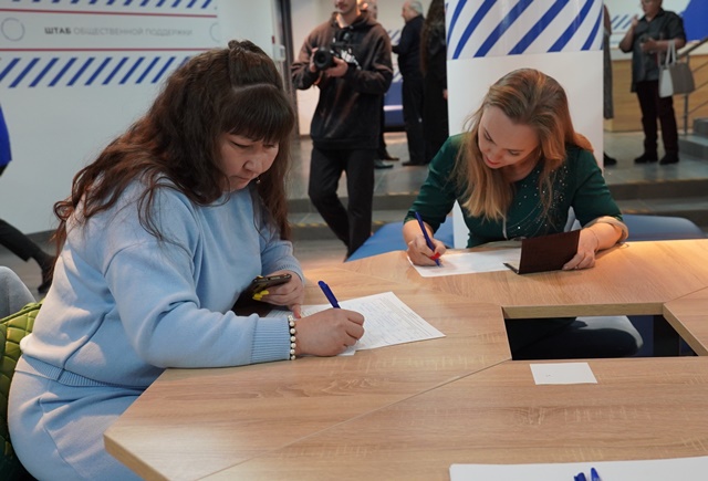 В Челябинской области проходит Единый день сбора подписей в поддержку выдвижения Владимира Путина на выборах Президента