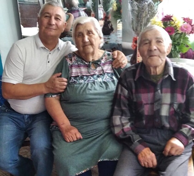 Рука об руку 69 лет!