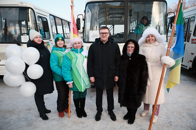Алексей Текслер принял участие во вручении общественного транспорта и новых школьных автобусов муниципальным образованиям региона