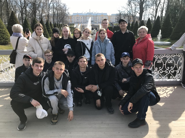 Школьники побывали на экскурсии в Санкт - Петербурге