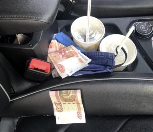 14-летняя девочка совершила кражу денег из автомобиля