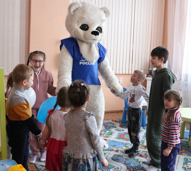  «Единая Россия» запустила Всероссийскую благотворительную акцию «Коробка храбрости»
