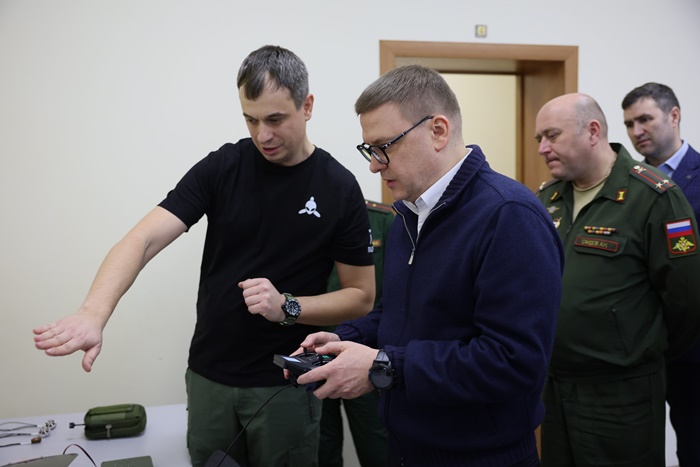 Алексей Текслер передал партию технического оборудования для военнослужащих 90-й танковой дивизии
