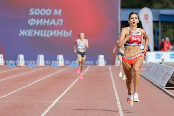 На стартовавшем  в Челябинске чемпионате России по легкой атлетике выступят около 800 спортсменов