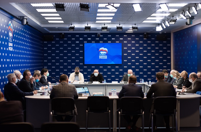 Денис Проценко: «Единая Россия» проконтролирует в регионах реализацию программы ранней реабилитации пациентов после коронавируса