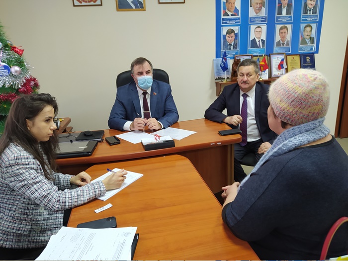 Боровчане получили предновогодний подарок от Олега Гербера
