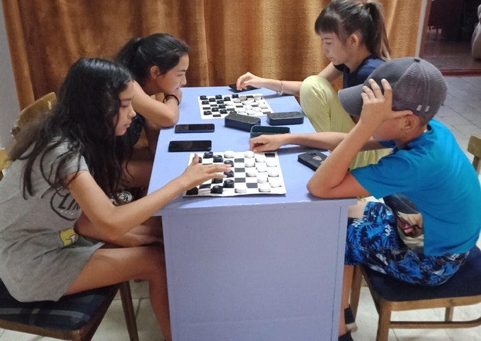 Дети сразились в шахматно-шашечных турнирах